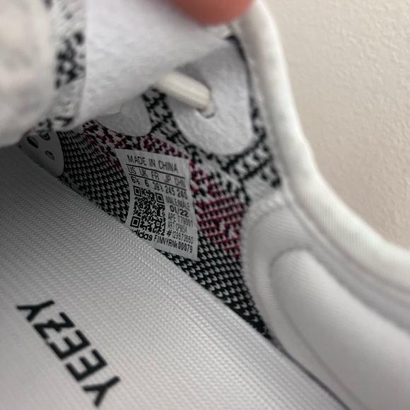 Adidas Men’s Yeezy zebra - Picture 5 of 7